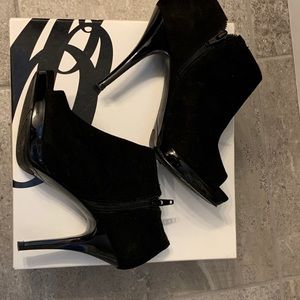Zip up/pull on ankle bootie